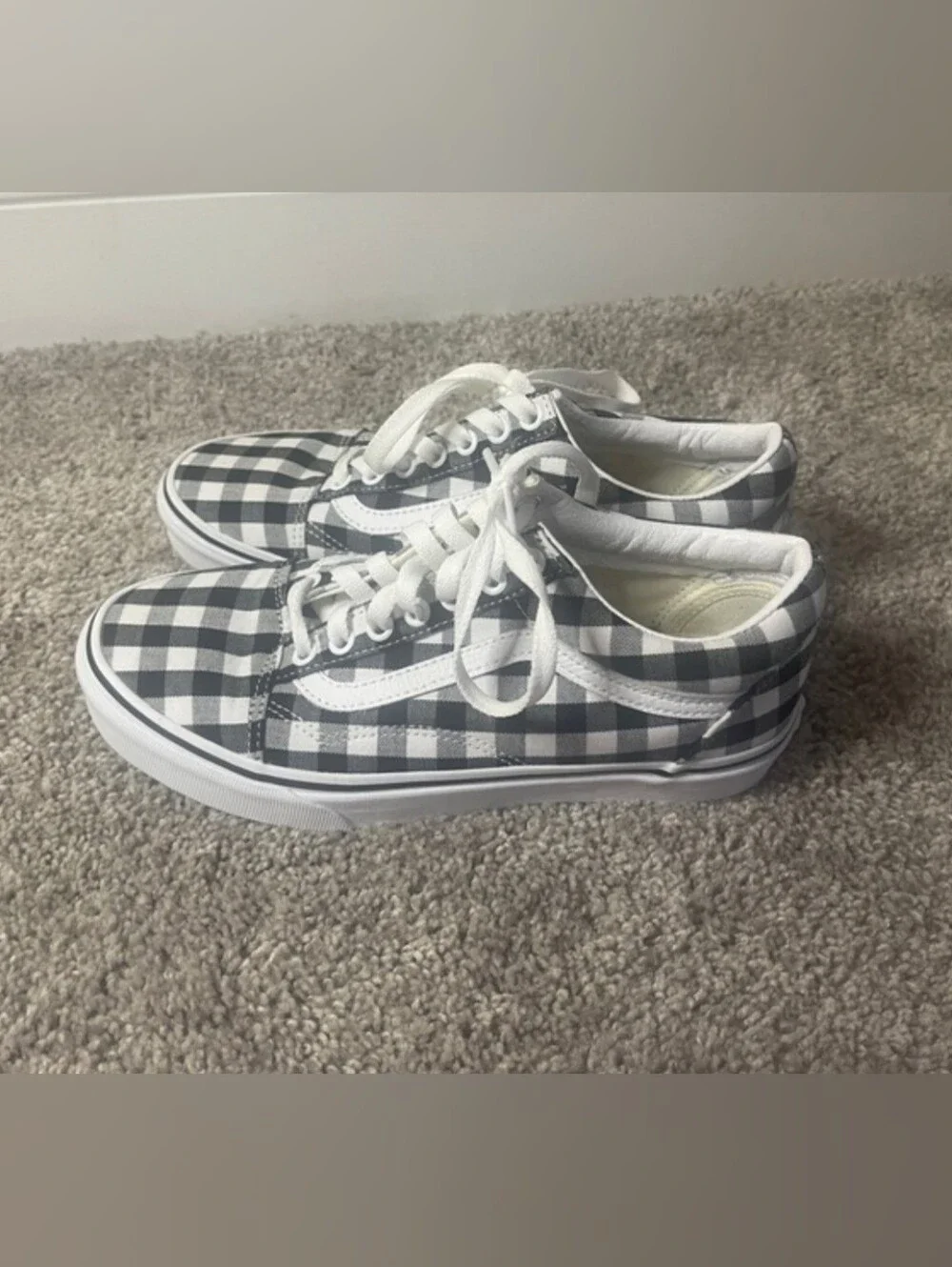 EUC--VANS Black & White Checkered (Size 6.5 Men/Size 8 Women)